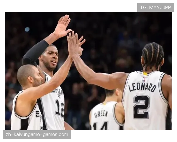 冠军球队球员家庭探访活动:点燃社区温情的火焰 冠军球队球员家庭探访活动:点燃社区温情的火焰